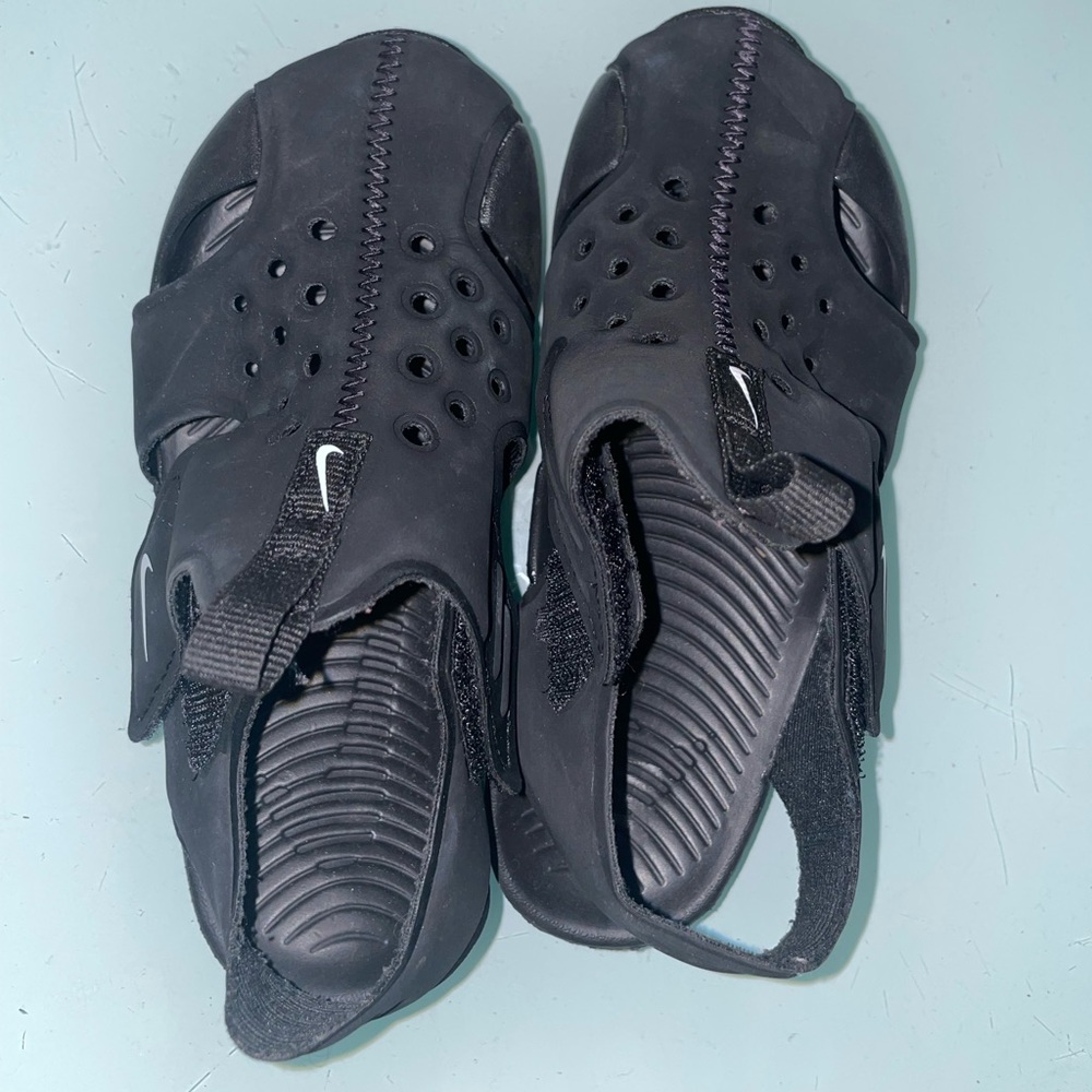 Nike sandals size 10c